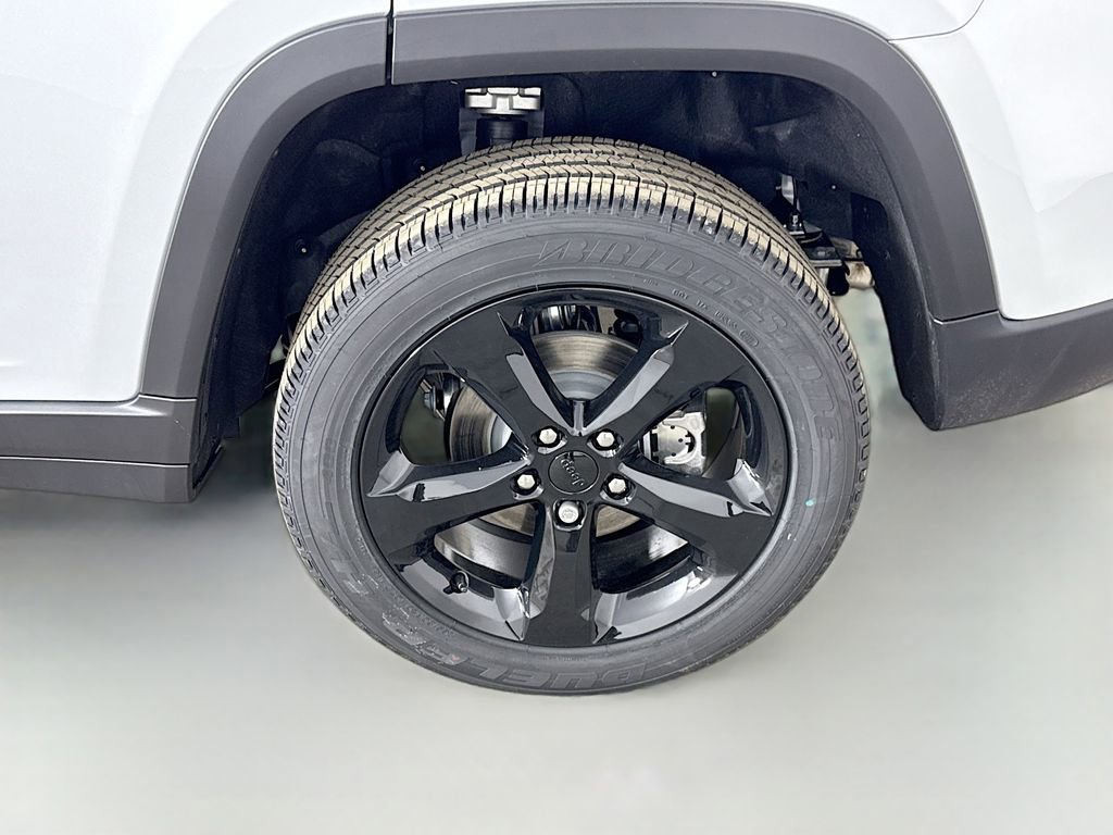 New 2025 Jeep Grand Cherokee Altitude image 46