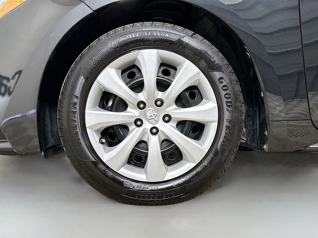 Used 2021 Toyota Corolla LE FWD image 34