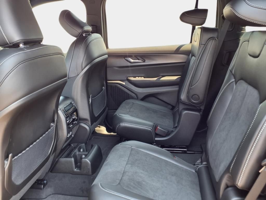 New 2025 Jeep Grand Cherokee L Altitude image 14