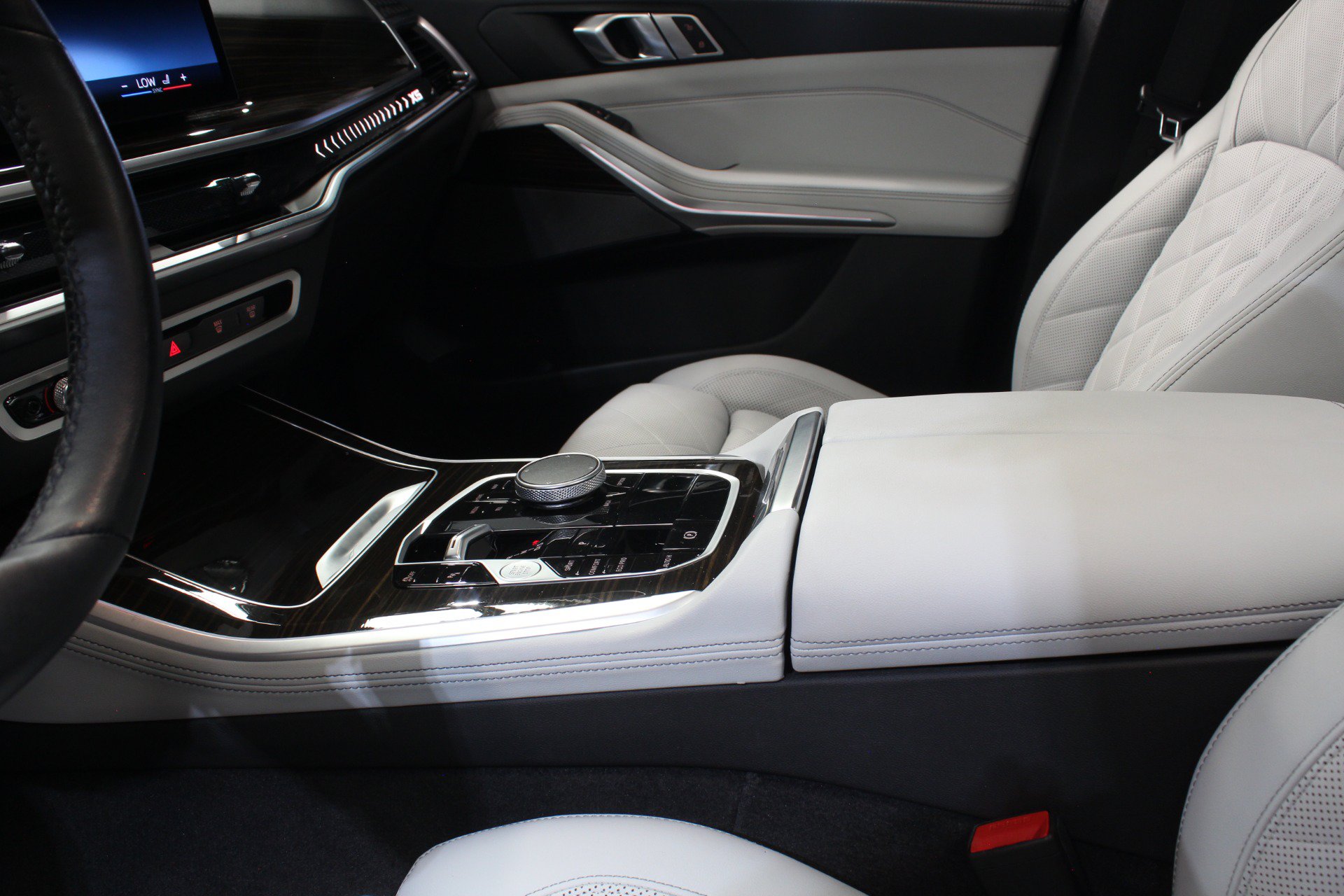 Used 2024 BMW X5 sDrive40i w/ Premium Package RWD image 32