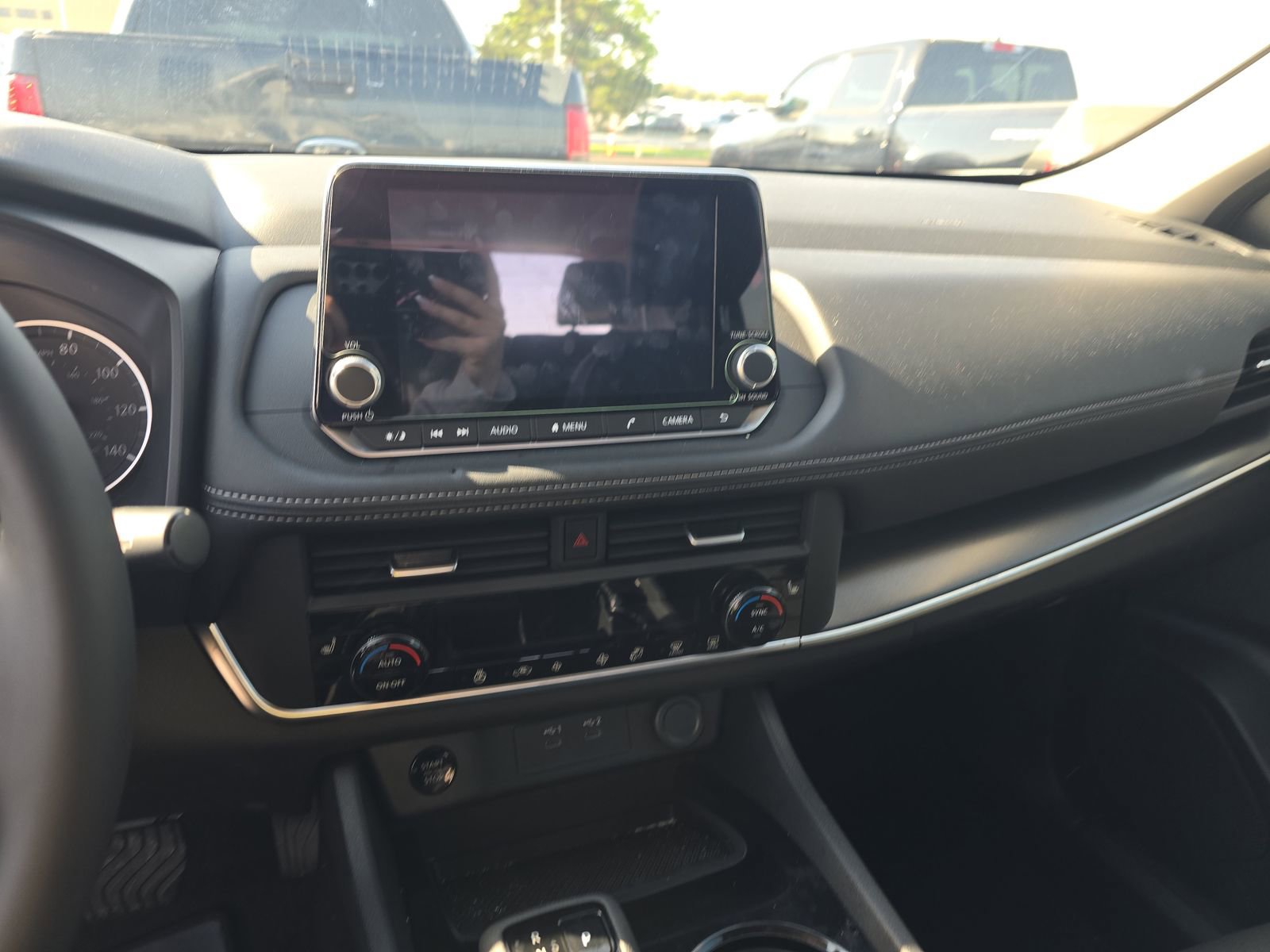 Used 2025 Nissan Rogue SV w/ SV Premium Package FWD image 17
