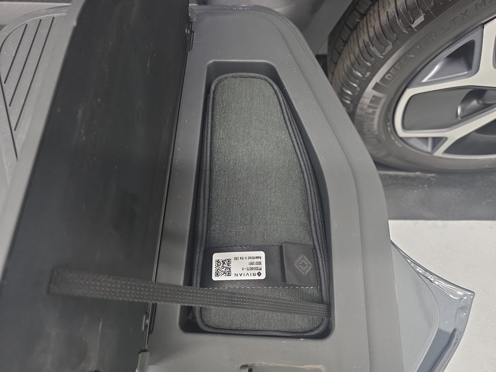 Used 2022 Rivian R1T Adventure AWD/4WD image 32