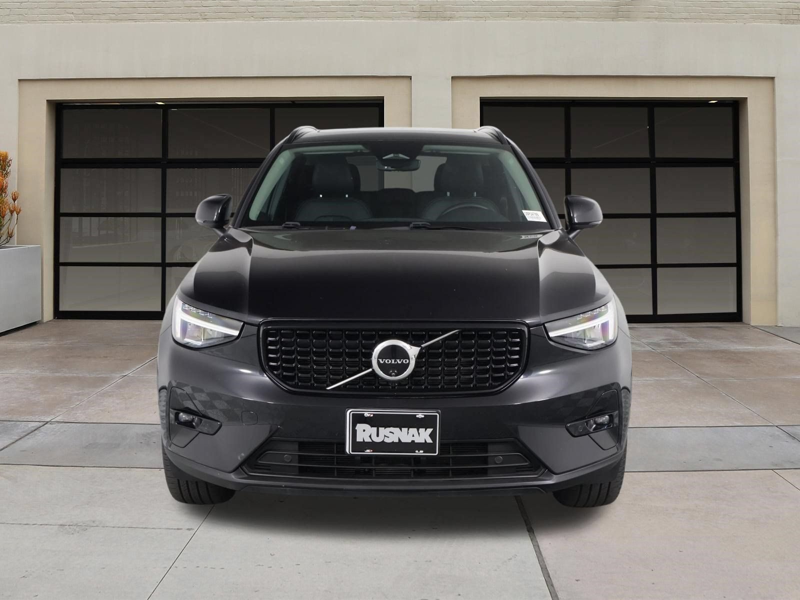 Certified 2025 Volvo XC40 B5 Plus AWD/4WD image 6