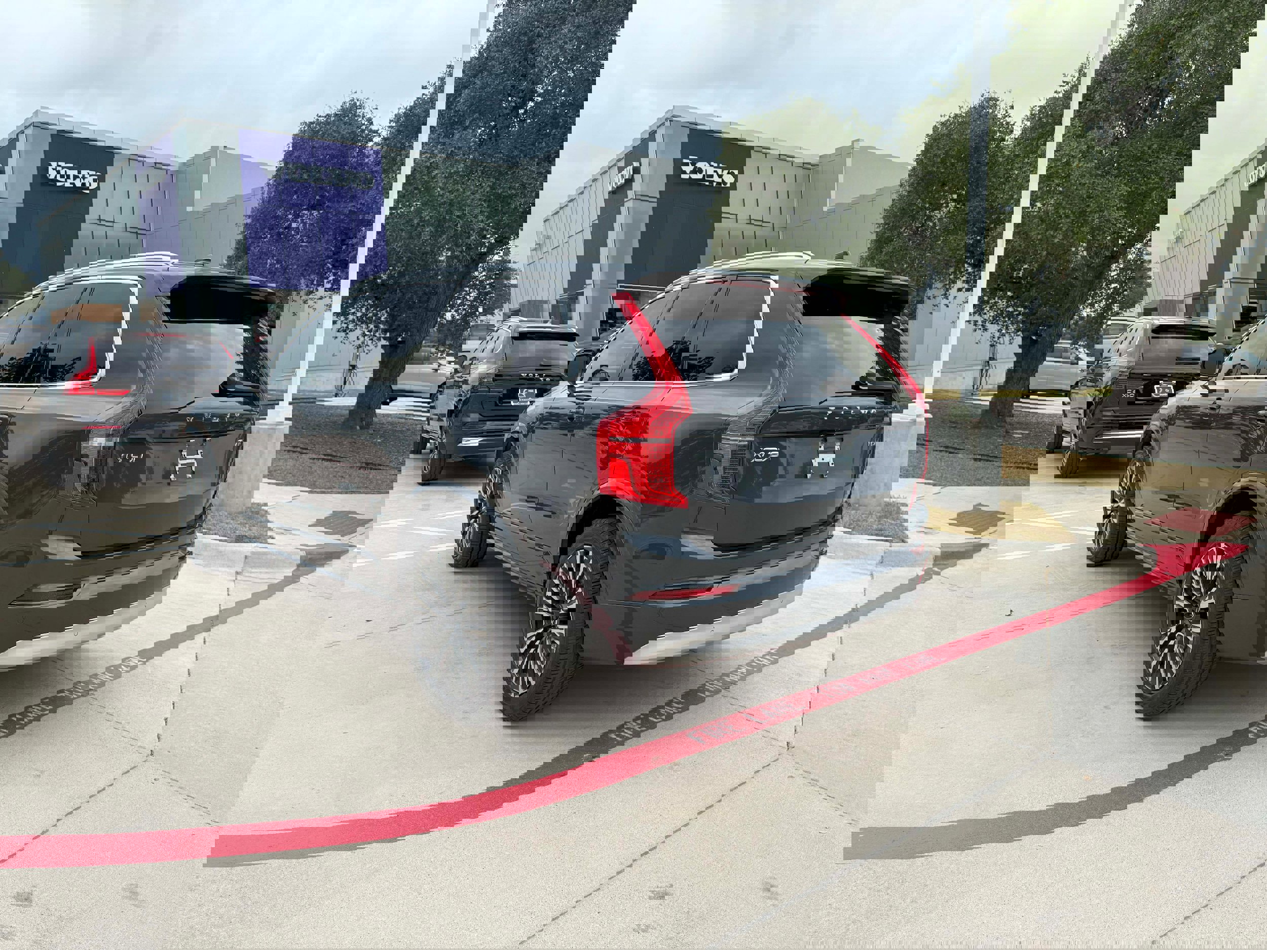 Used 2022 Volvo XC90 T6 Momentum image 4