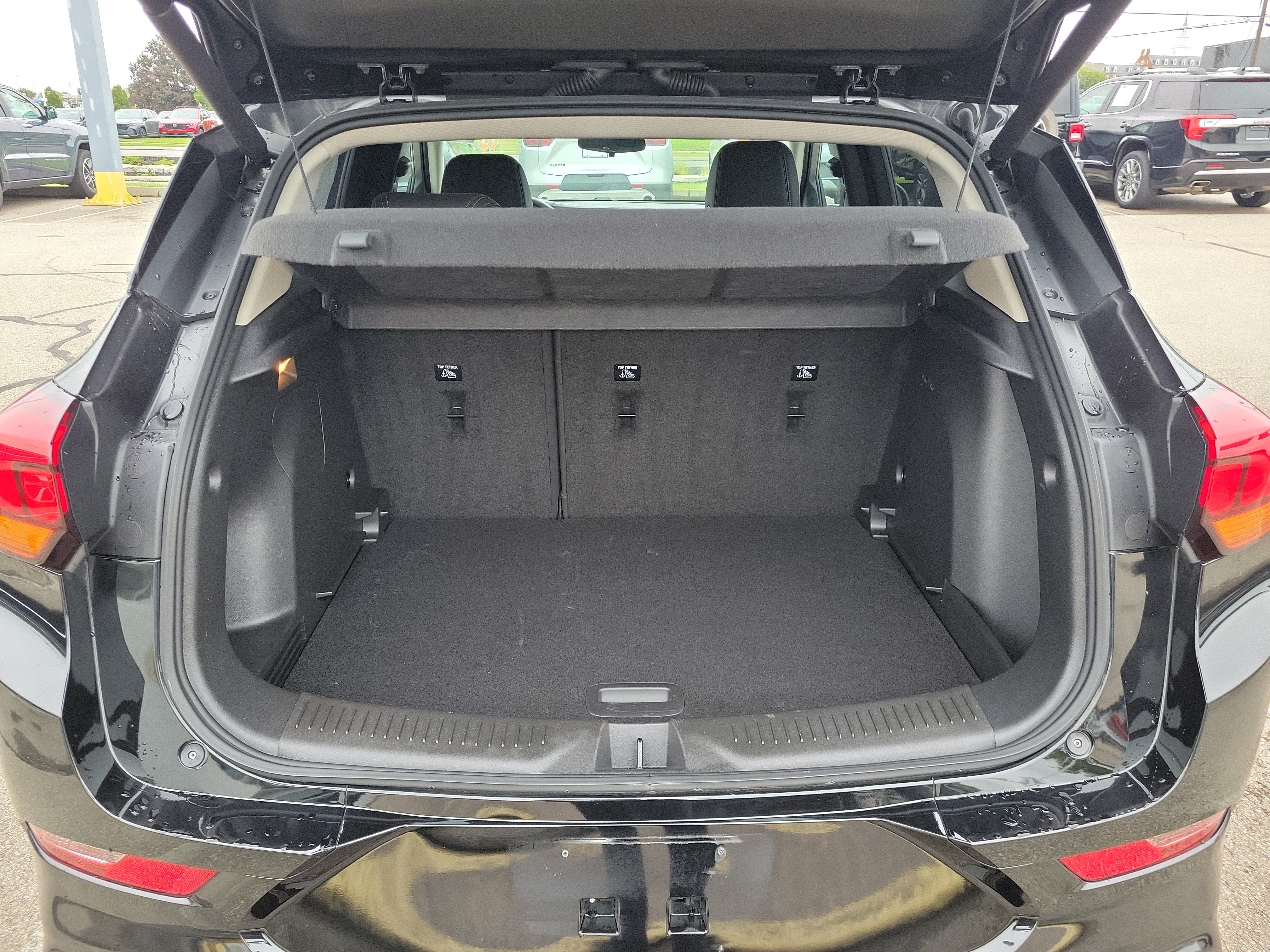 Used 2023 Buick Encore GX Select w/ Sport Touring Package FWD image 7