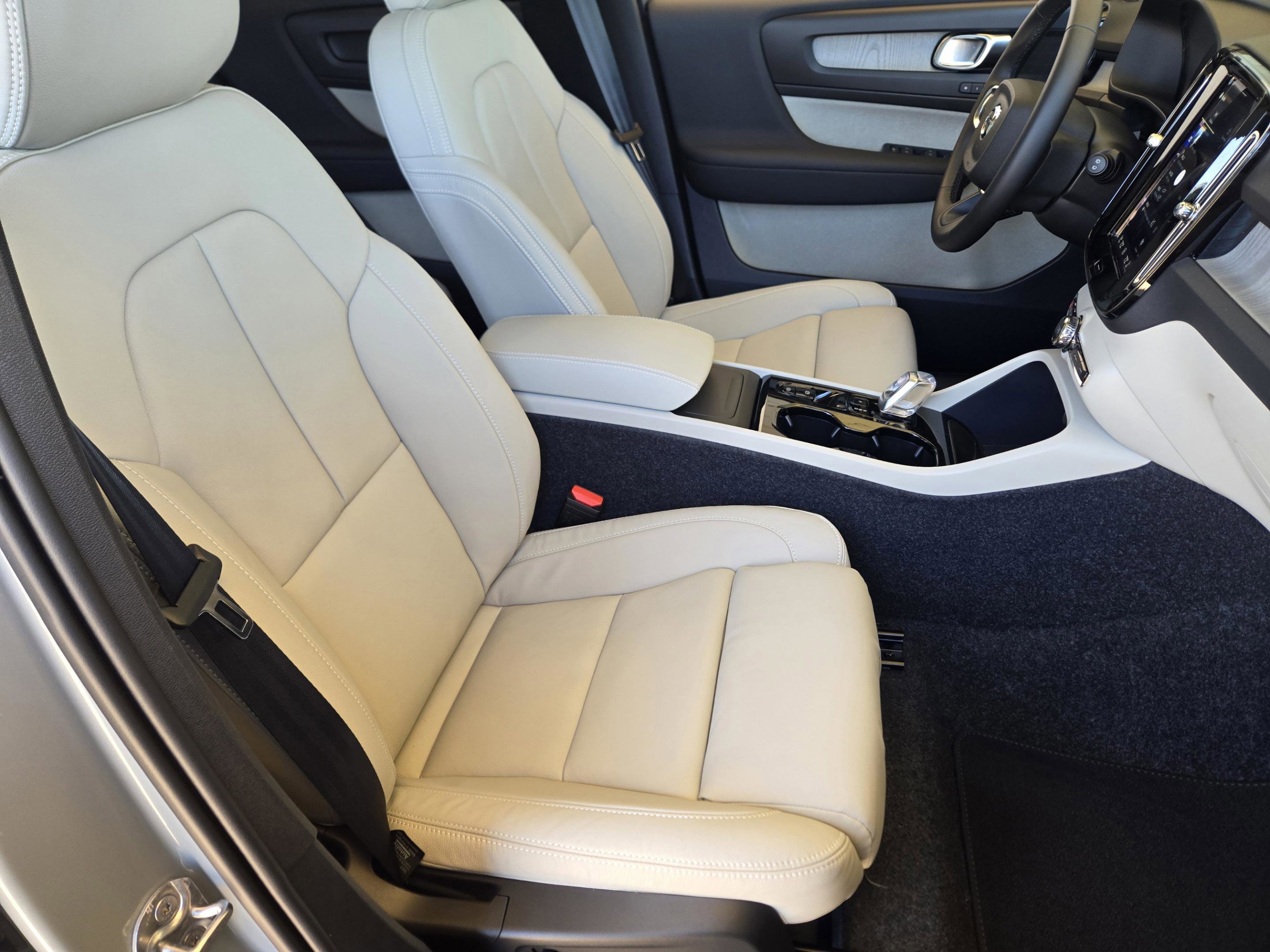 New 2026 Volvo XC40 B5 Plus w/ Protection Package Premier image 17