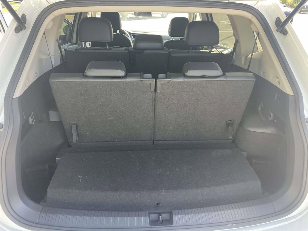 Used 2018 Volkswagen Tiguan SE w/ Panoramic Sunroof Package image 8