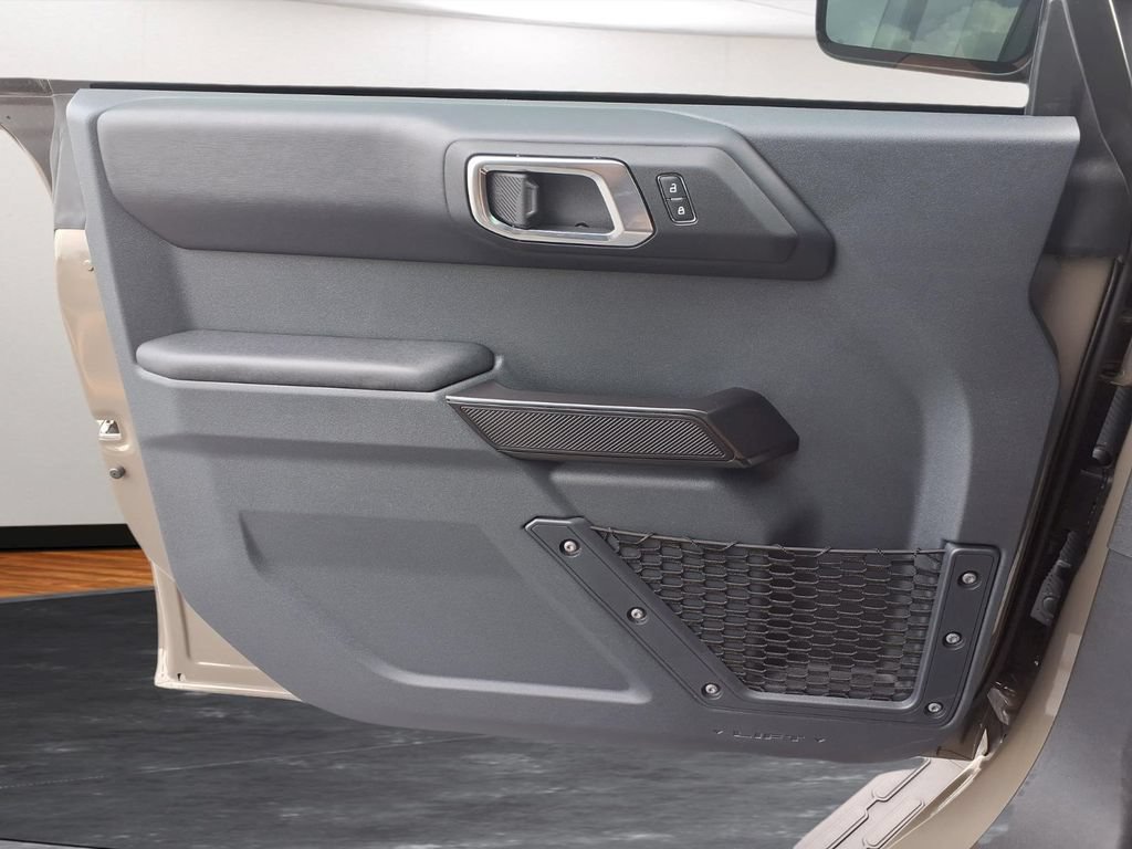 Used 2025 Ford Bronco Outer Banks AWD/4WD image 16