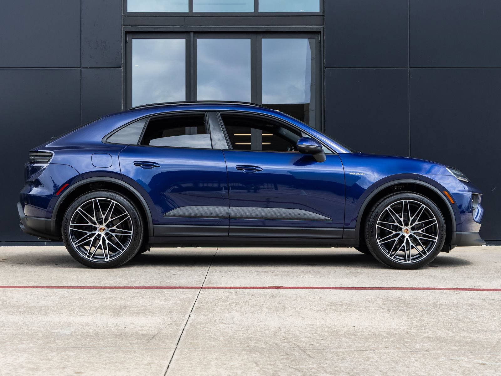 New 2026 Porsche Macan 4 Electric AWD/4WD image 12