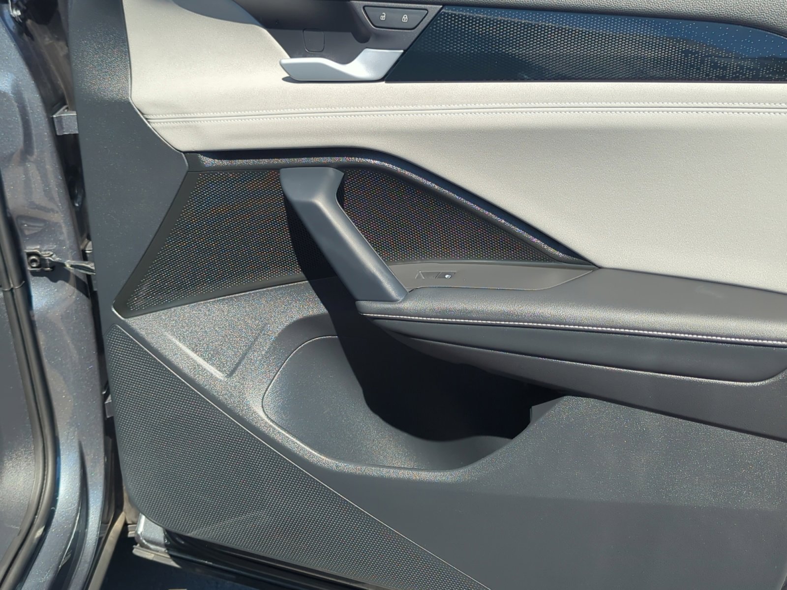 Used 2025 Volkswagen Tiguan SE image 16