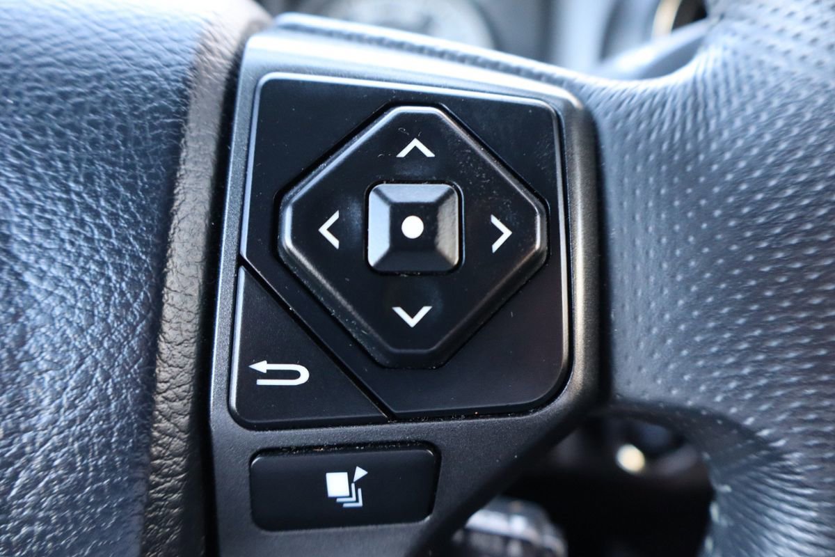 Used 2017 Toyota Tacoma TRD Sport image 32