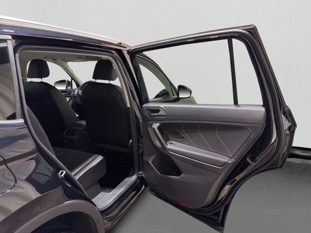 Certified 2022 Volkswagen Tiguan SE FWD image 31