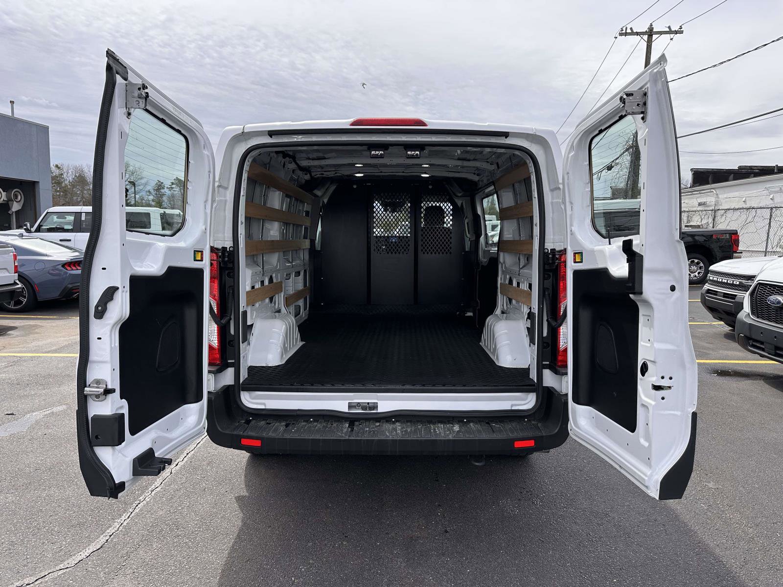 Used 2024 Ford Transit 250 Low Roof w/ Exterior Upgrade Package RWD image 8