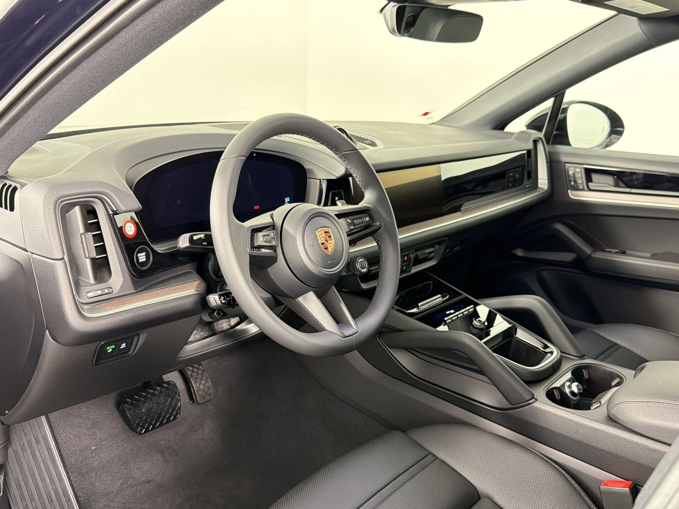 Certified 2026 Porsche Cayenne Coupe AWD/4WD image 4