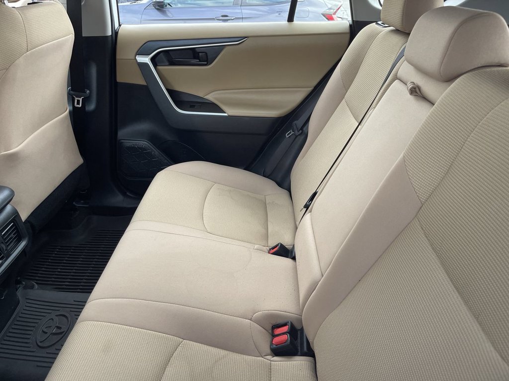 Used 2025 Toyota RAV4 LE AWD/4WD image 4