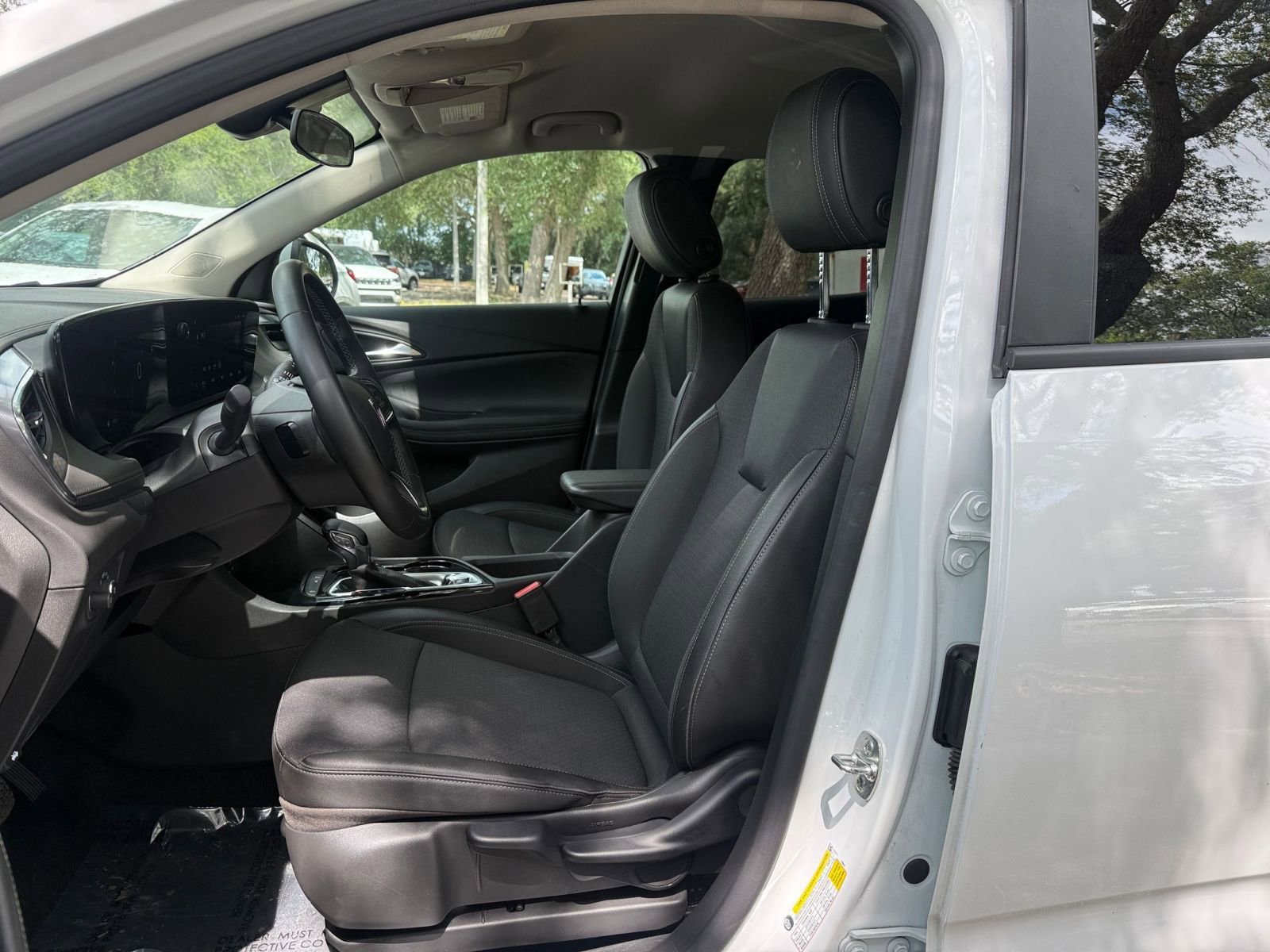 Used 2025 Buick Encore GX Preferred FWD image 33