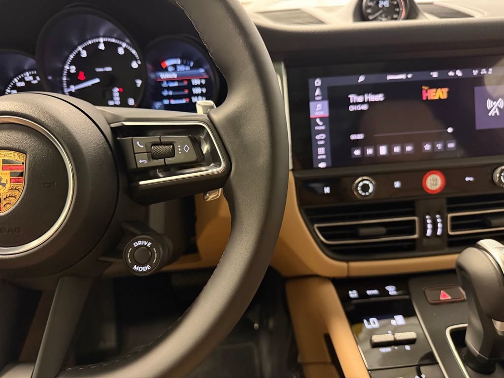 Certified 2026 Porsche Macan AWD/4WD image 16