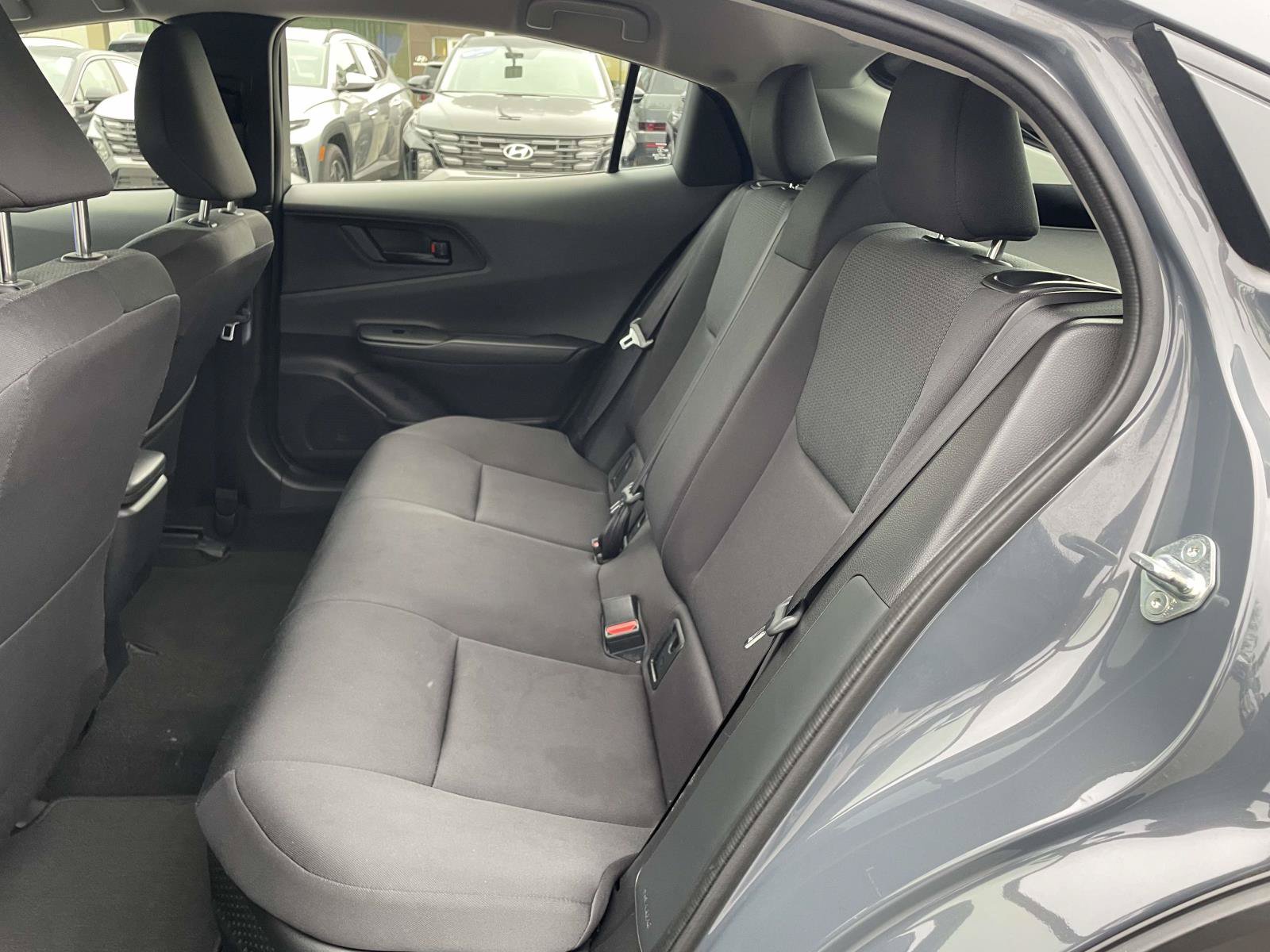 Used 2025 Toyota Prius LE AWD/4WD image 3