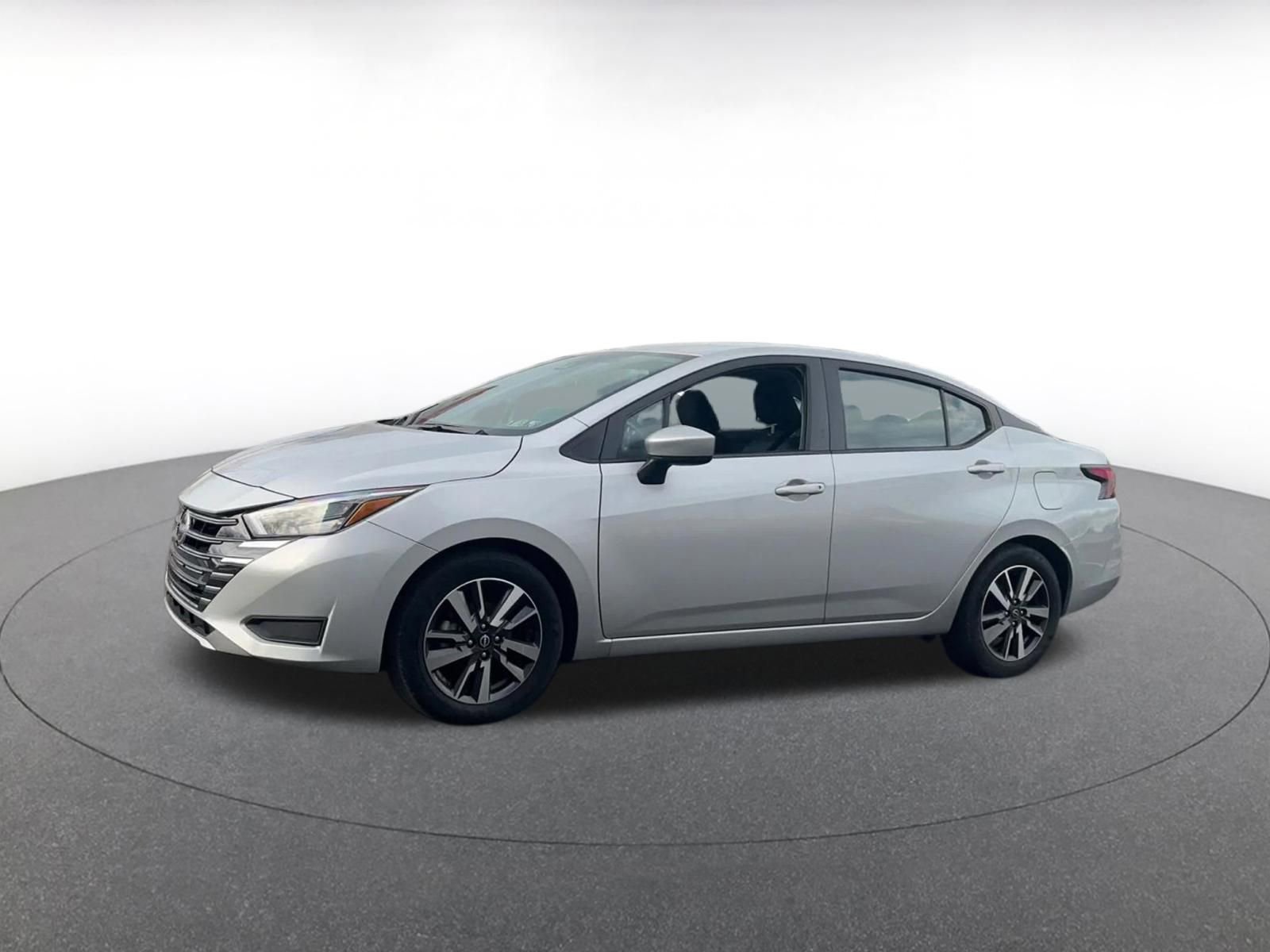 Used 2025 Nissan Versa SV FWD image 8