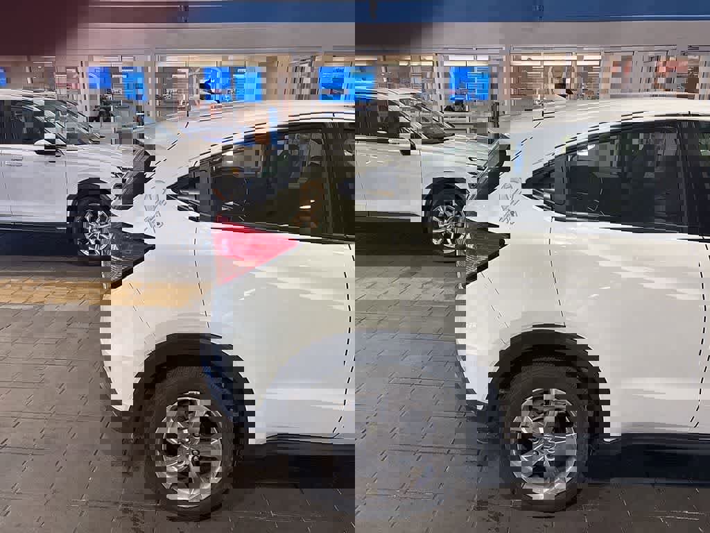 Used 2017 Honda HR-V LX image 8