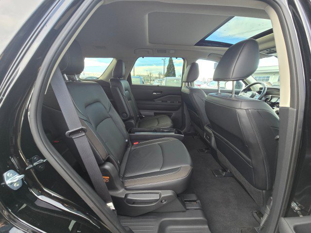 Used 2024 Nissan Pathfinder SL w/ SL Premium Package image 15
