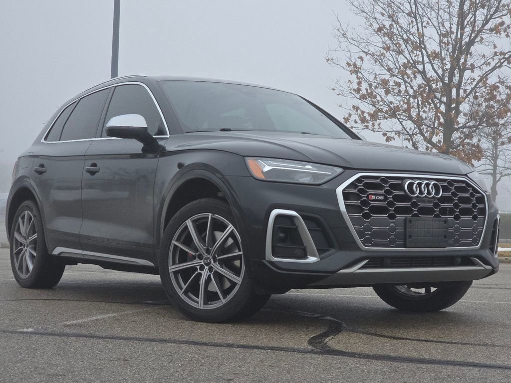 Used 2022 Audi SQ5 Premium Plus w/ Premium Plus Package image 2