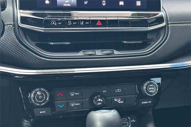 Used 2024 Jeep Compass Latitude w/ Convenience Group image 23