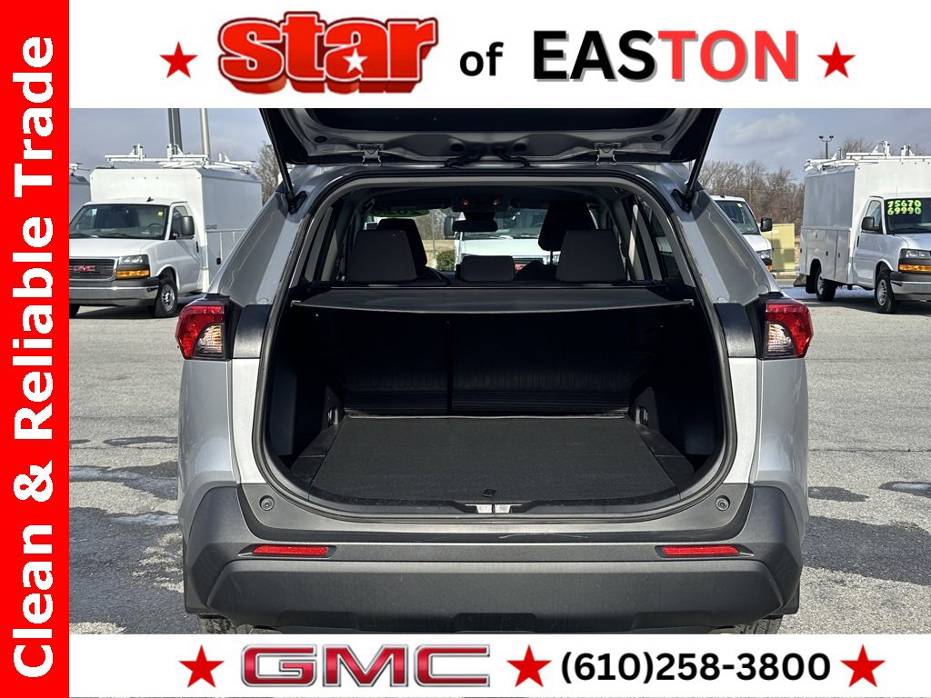 Used 2020 Toyota RAV4 XLE image 28