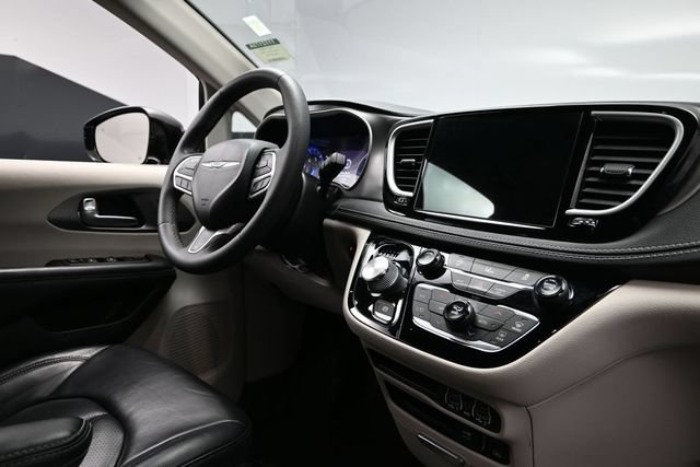 Certified 2022 Chrysler Pacifica Touring-L AWD/4WD image 15