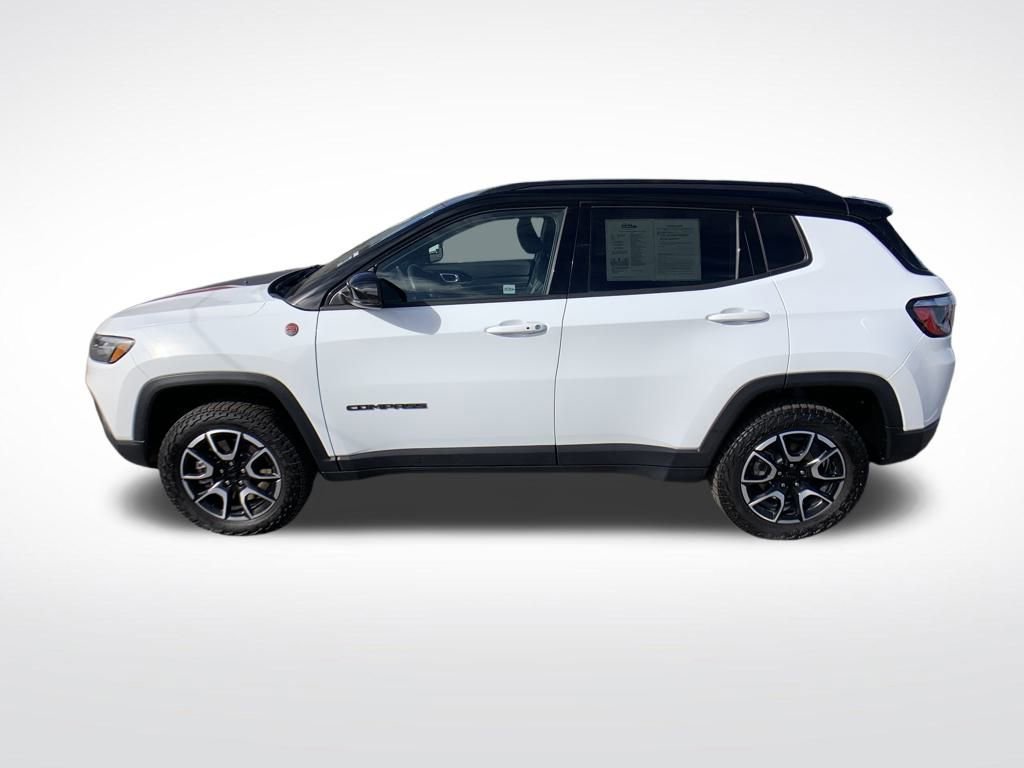 Used 2024 Jeep Compass Trailhawk video 2