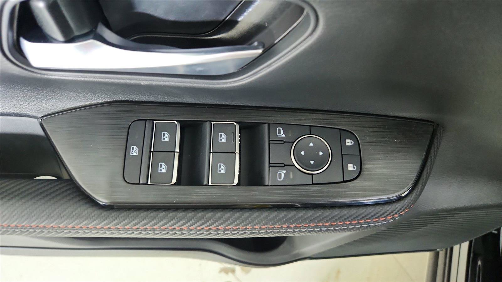 Certified 2025 Nissan Kicks SR FWD image 14