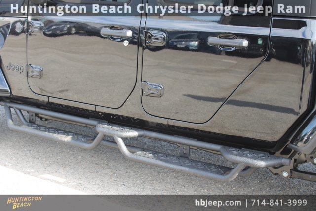 Used 2025 Jeep Gladiator Sport image 11
