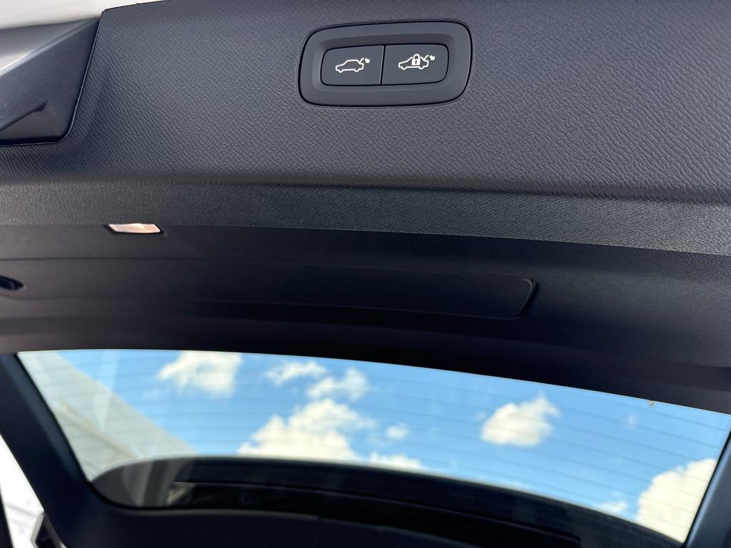 New 2026 Volvo XC90 T8 Core image 16