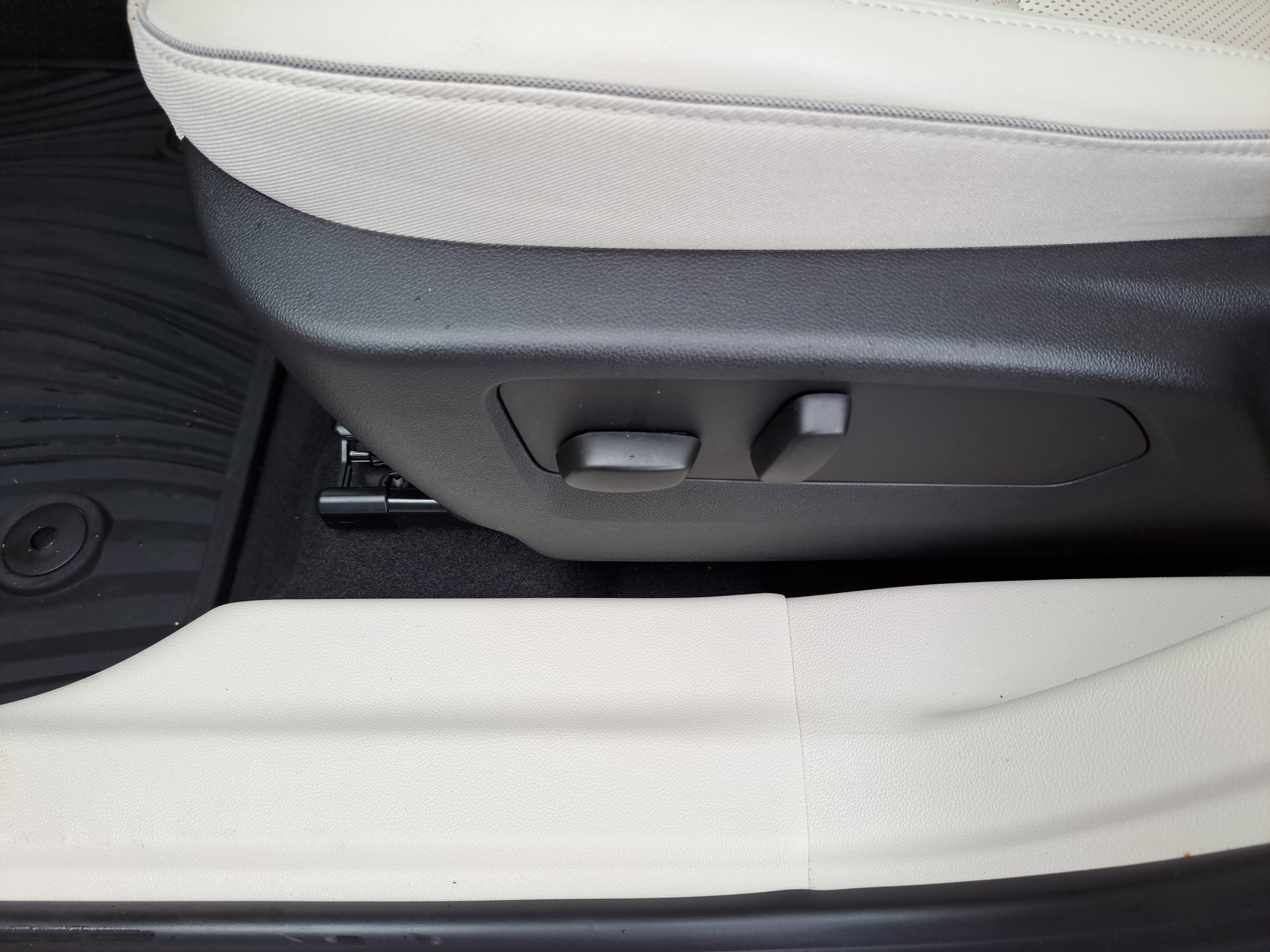 Used 2022 Buick Envision Essence w/ Technology Package I image 13