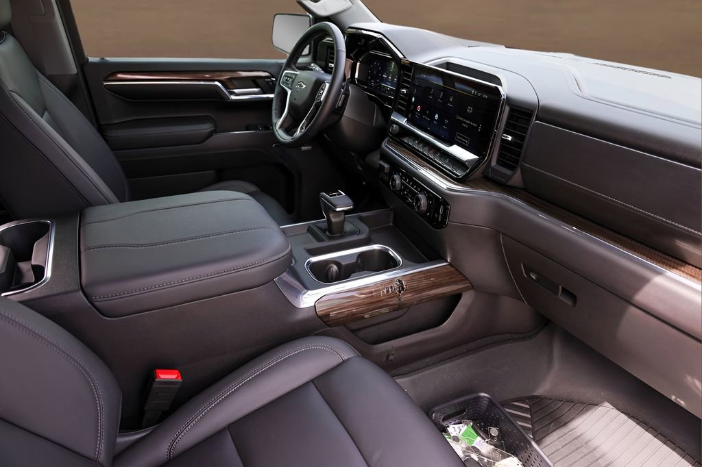 Used 2024 Chevrolet Silverado 1500 LT Trail Boss w/ Convenience Package II AWD/4WD image 28
