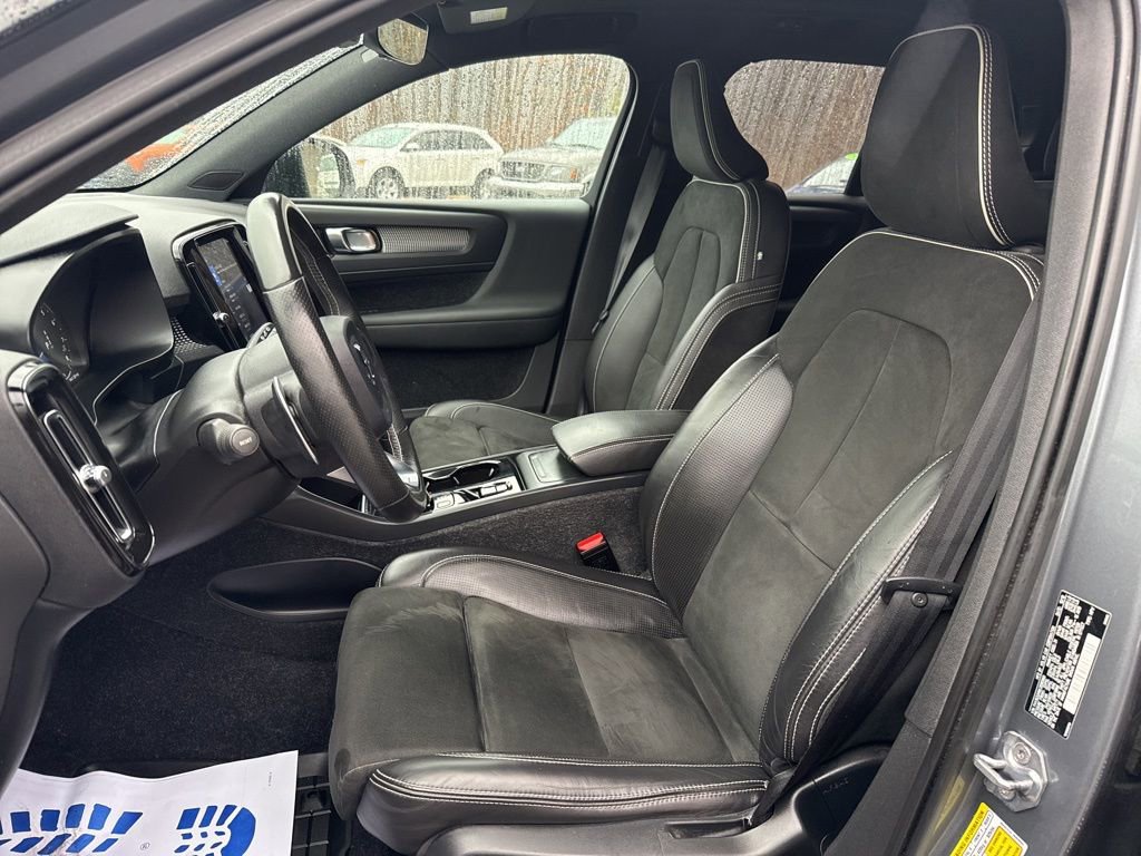 Used 2019 Volvo XC40 T5 R-Design image 14
