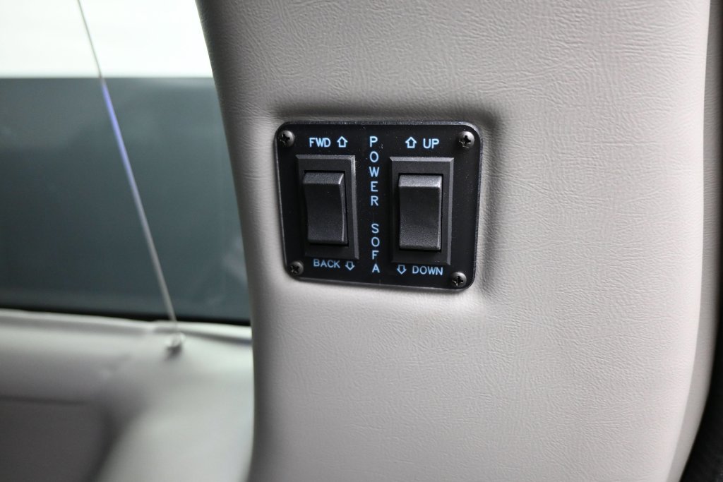 Used 2023 Chevrolet Express 2500 RWD image 32