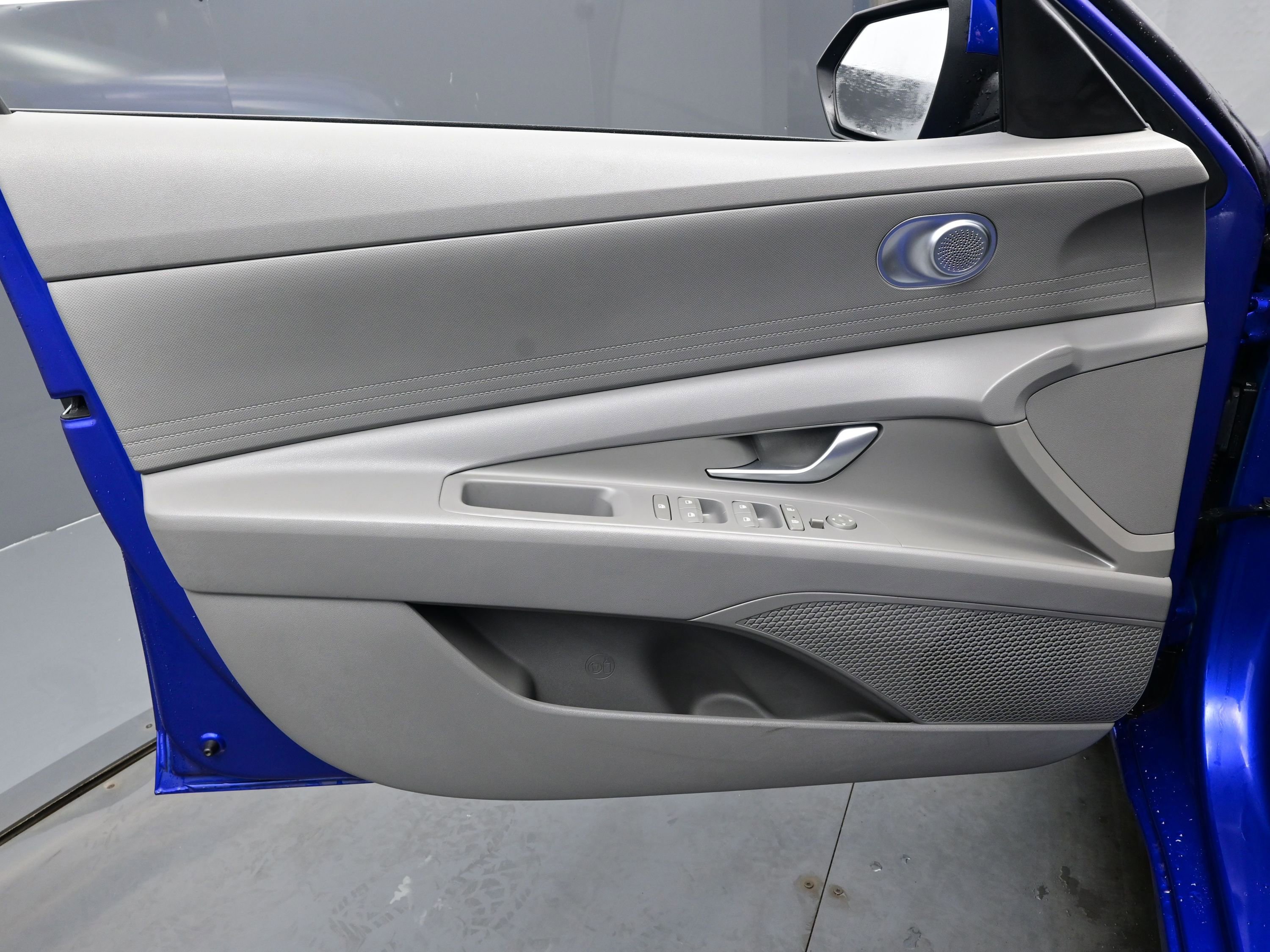 Used 2023 Hyundai Elantra SE image 9