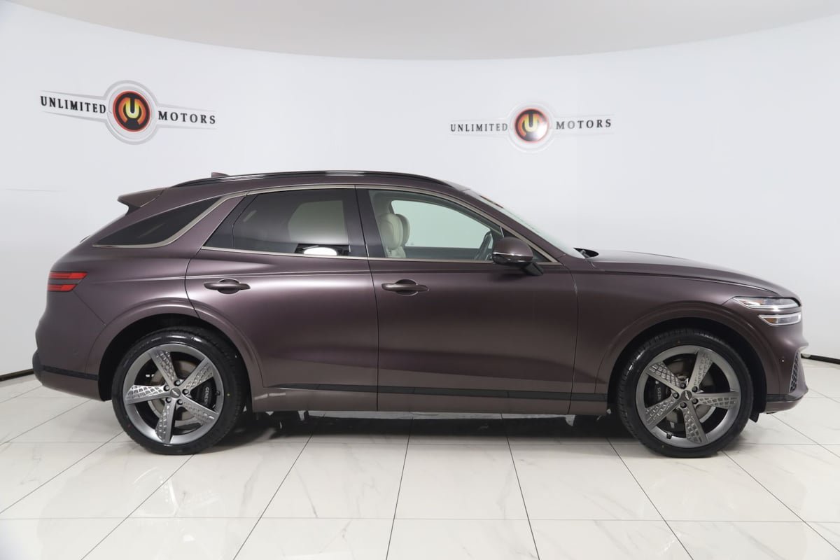 Used 2023 Genesis GV70 3.5T Sport w/ Sport Prestige Package AWD/4WD image 2