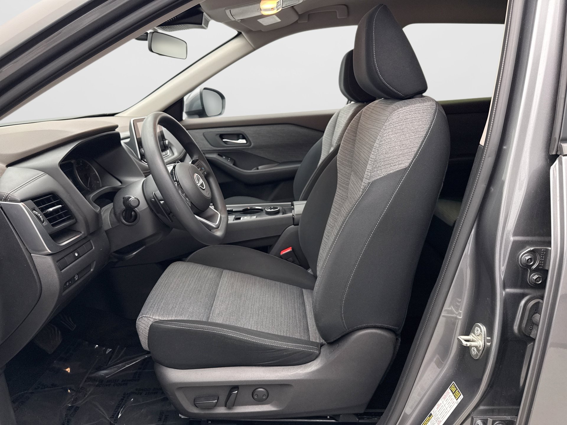 Used 2023 Nissan Rogue SV AWD/4WD image 11