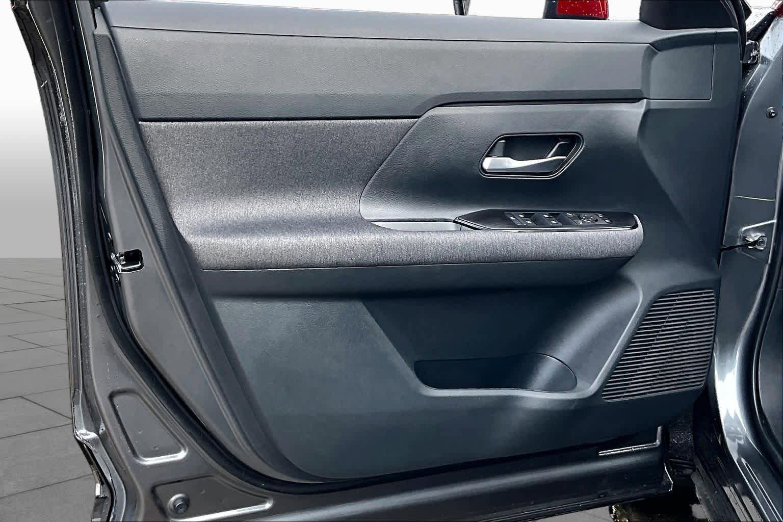 Certified 2026 Nissan Kicks SV FWD image 38