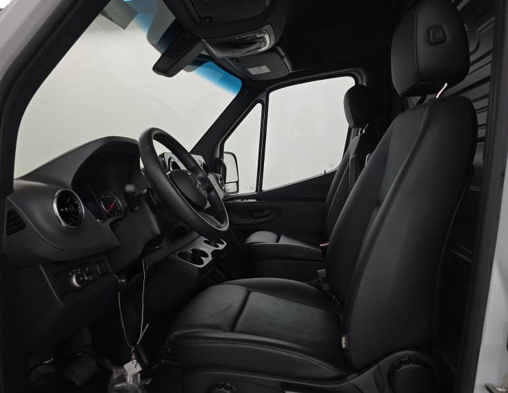 Used 2025 Mercedes-Benz Sprinter 2500 image 7