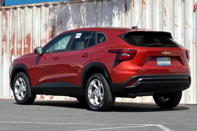 Used 2024 Chevrolet Trax LS w/ LS Convenience Package FWD image 6