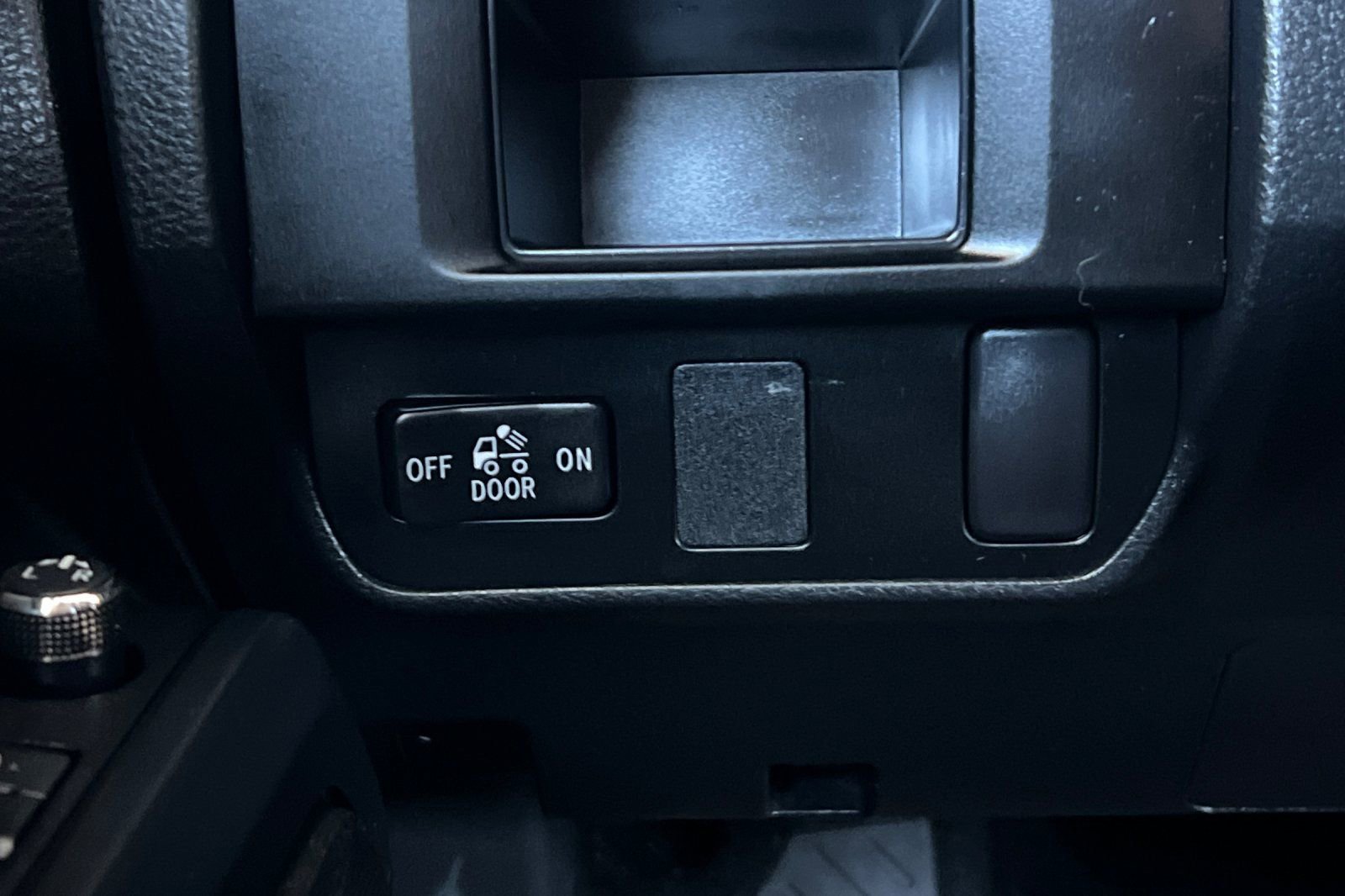 Certified 2017 Toyota Tacoma SR image 30