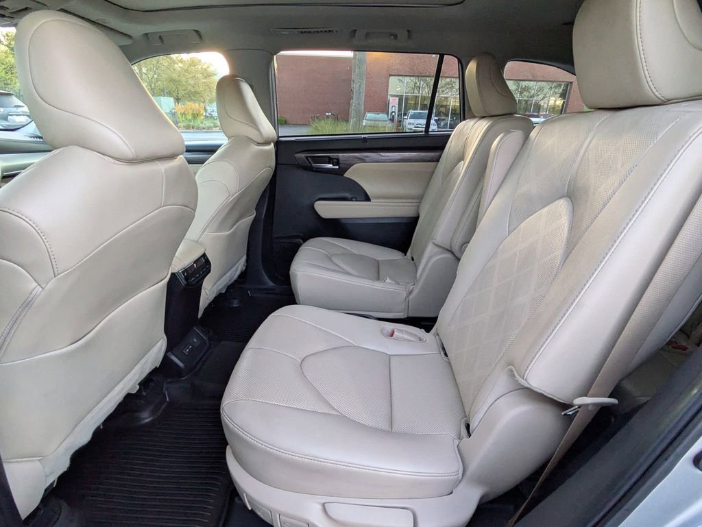 Used 2024 Toyota Highlander Platinum image 14