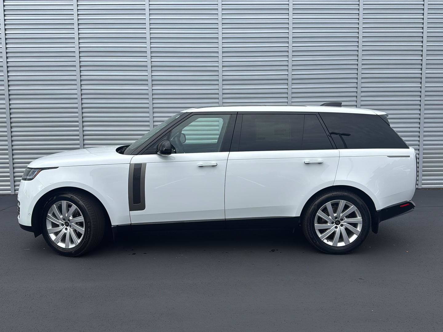 New 2027 Land Rover Range Rover Long Wheelbase SE AWD/4WD image 2