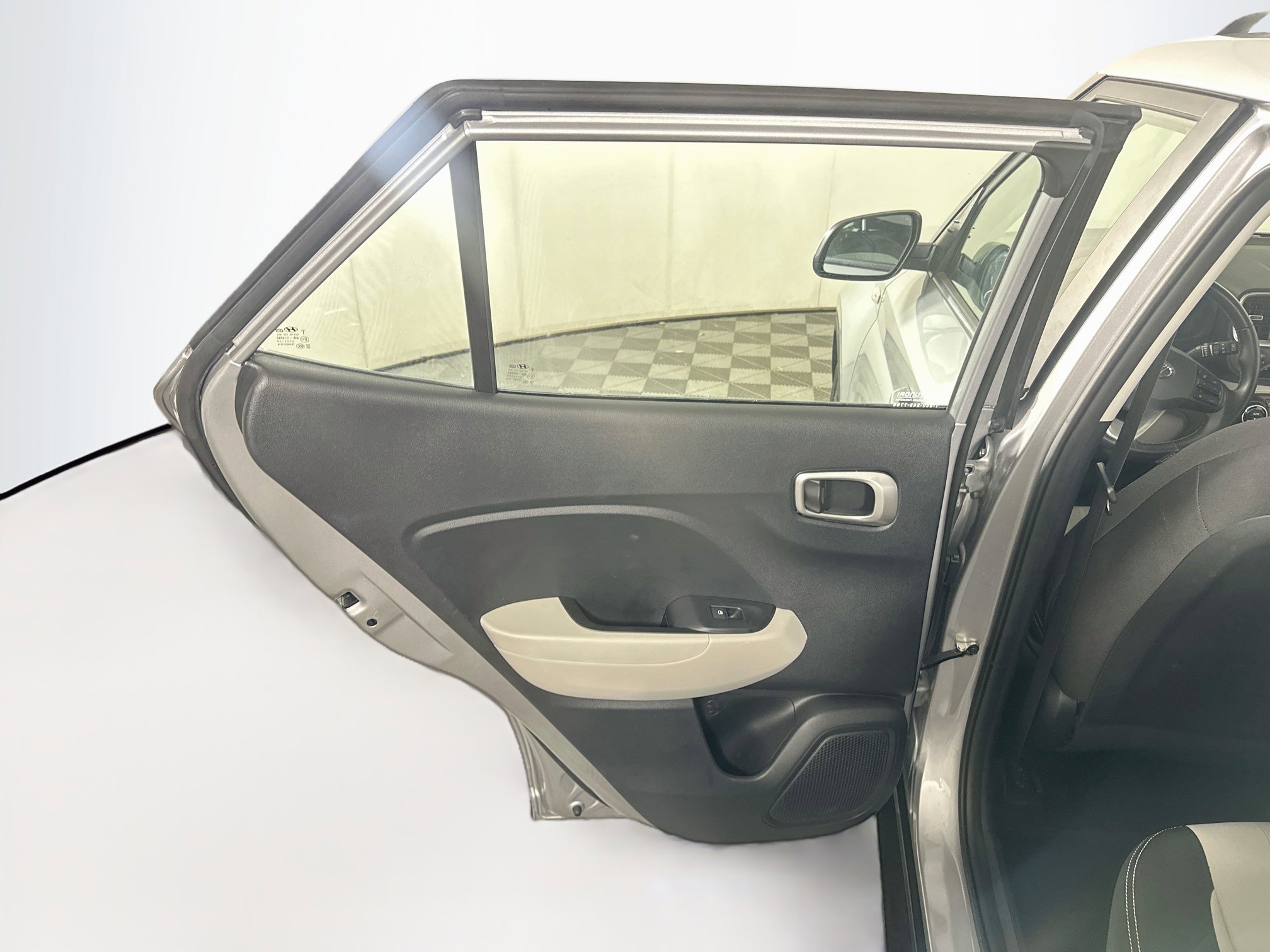 Used 2025 Hyundai Venue SEL FWD image 26