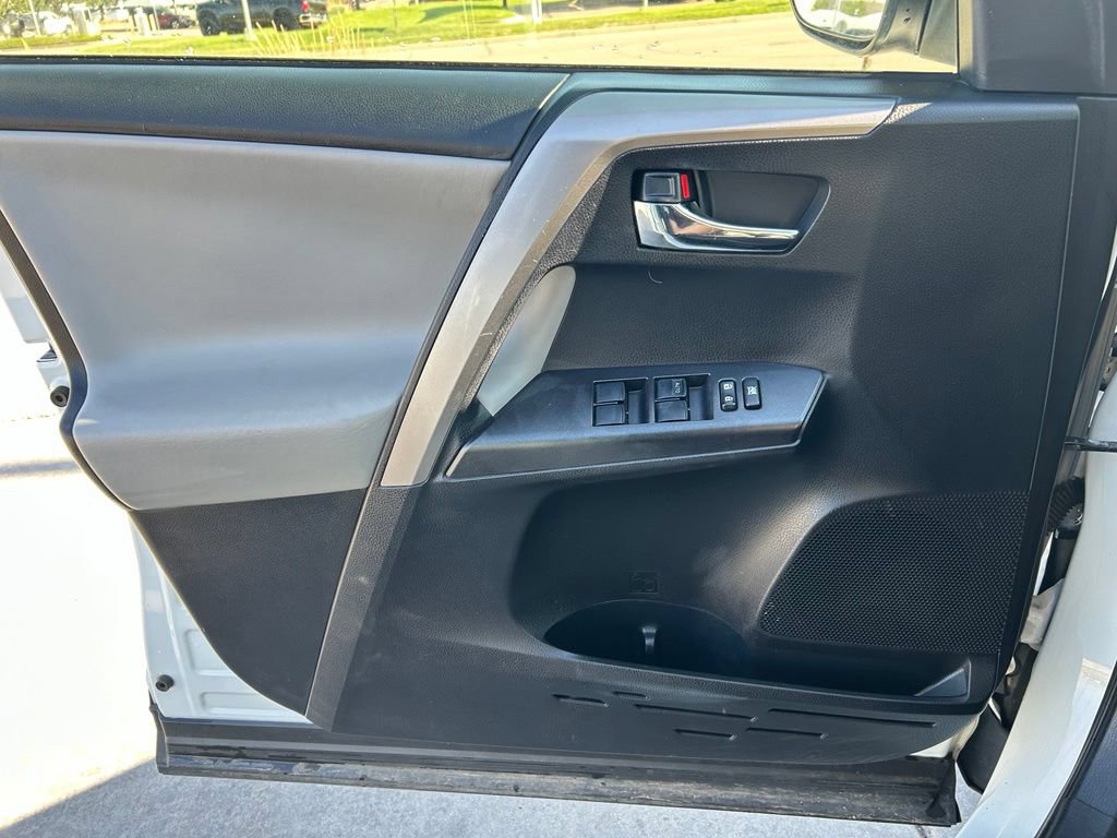 Used 2018 Toyota RAV4 XLE FWD image 10