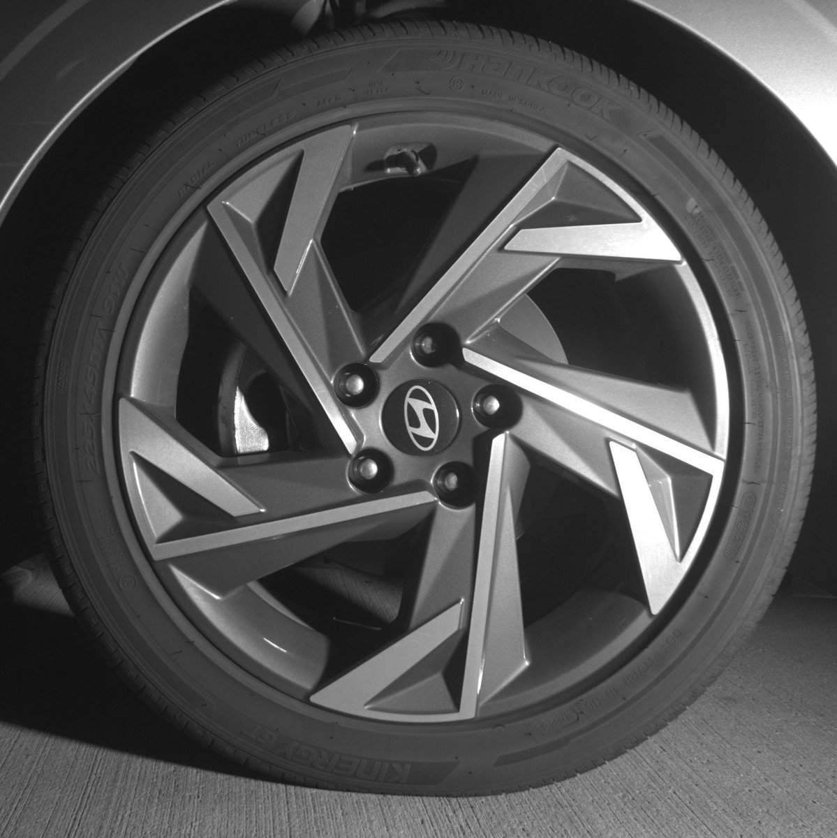 Used 2025 Hyundai Elantra Limited image 12