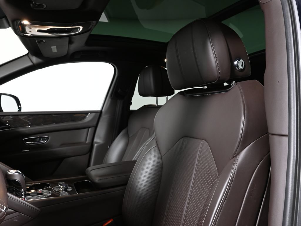Used 2022 Bentley Bentayga AWD/4WD image 15